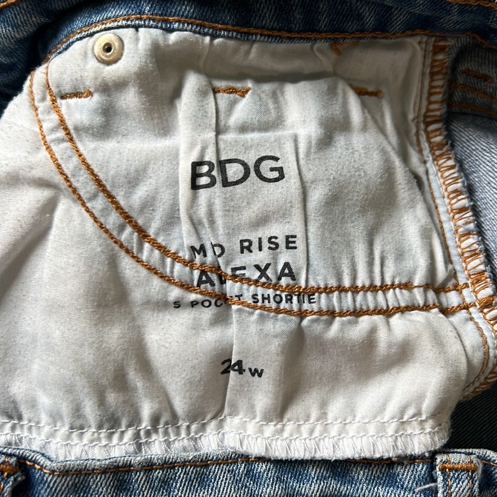 BDG Mid Rise Shorts - Picture 2 of 3